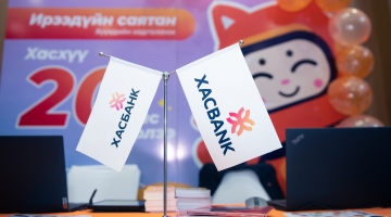 Хасхүү 20 нас хүрч, "Ирээдүйн саятнууд"-тайгаа төрсөн өдрөө тэмдэглэлээ